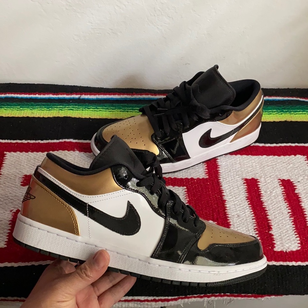 Jordan 1 Low Gold Toe